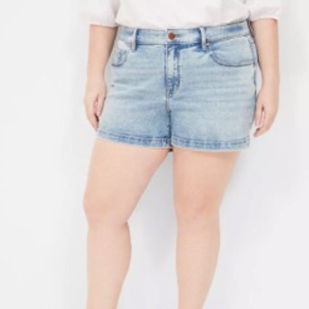 NWT Lane Bryant Signature Fit Denim Shorts